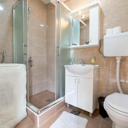 Nina S 巴伊纳巴什塔