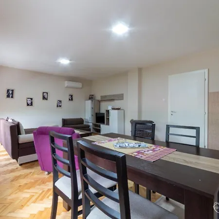 公寓 Nina S 巴伊纳巴什塔